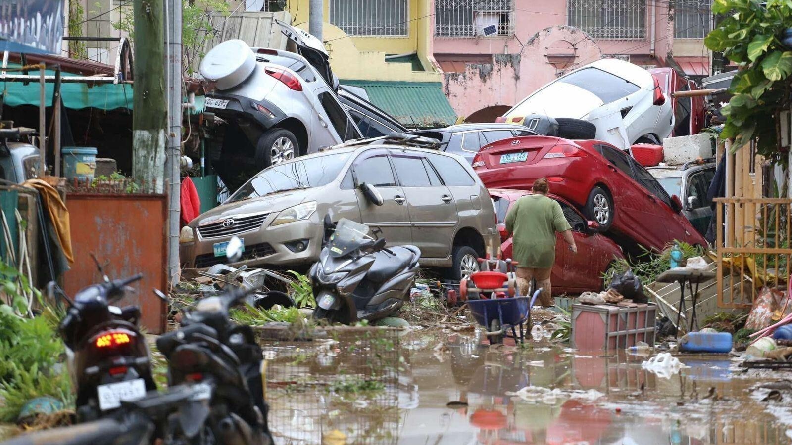 Typhoon leaves at least 2 dead, traps people on roofs and submerges cars